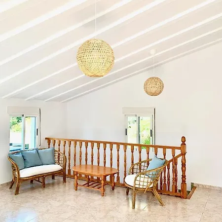Beautiful 6 Bedroom With Pool *