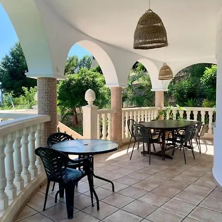 Beautiful 6 Bedroom With Pool