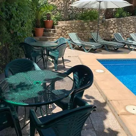 Beautiful 6 Bedroom With Pool *